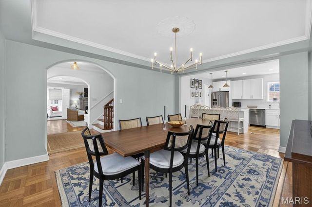 7736 Davis Drive, St Louis, MO 63105