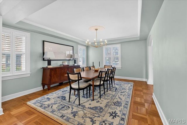 7736 Davis Drive, St Louis, MO 63105