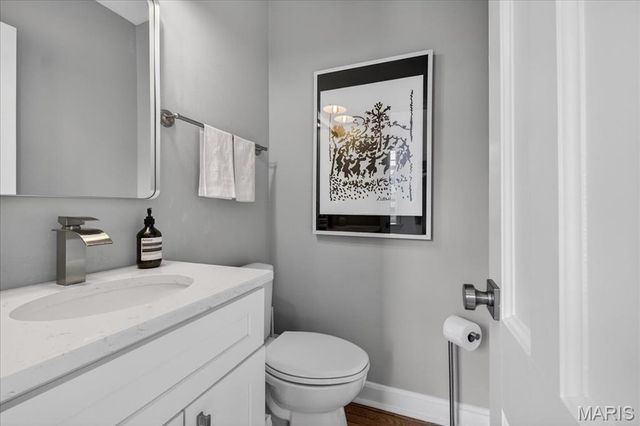 7736 Davis Drive, St Louis, MO 63105