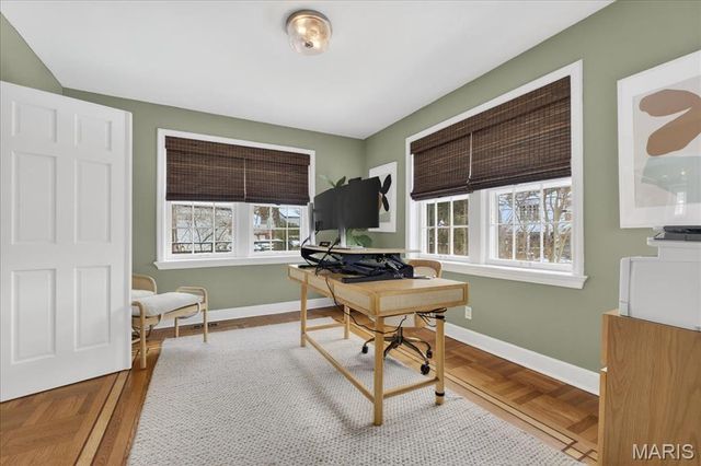 7736 Davis Drive, St Louis, MO 63105