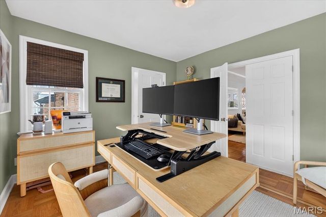 7736 Davis Drive, St Louis, MO 63105