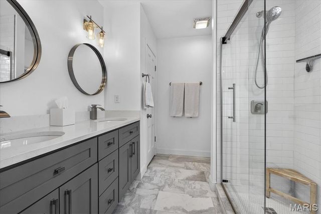 7736 Davis Drive, St Louis, MO 63105