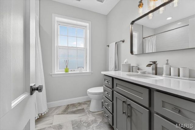 7736 Davis Drive, St Louis, MO 63105