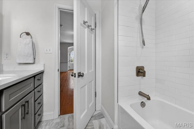 7736 Davis Drive, St Louis, MO 63105