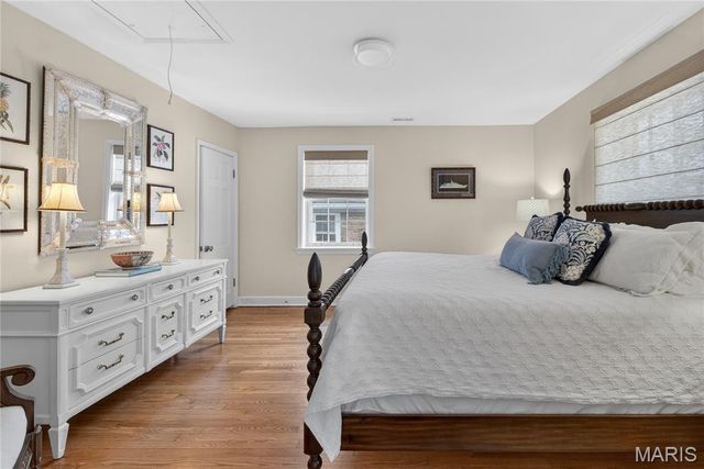 7736 Davis Drive, St Louis, MO 63105