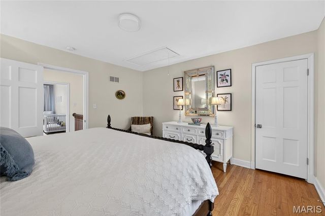 7736 Davis Drive, St Louis, MO 63105