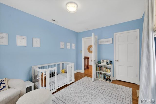 7736 Davis Drive, St Louis, MO 63105