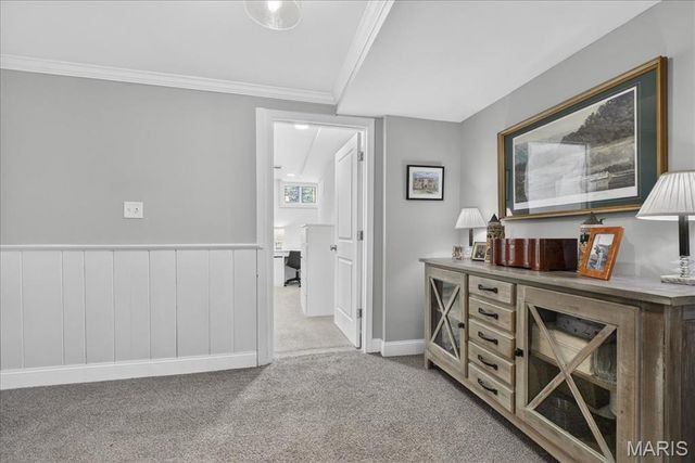 7736 Davis Drive, St Louis, MO 63105