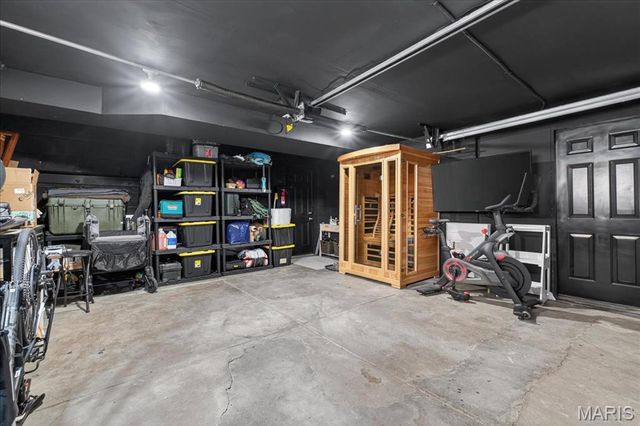 7736 Davis Drive, St Louis, MO 63105