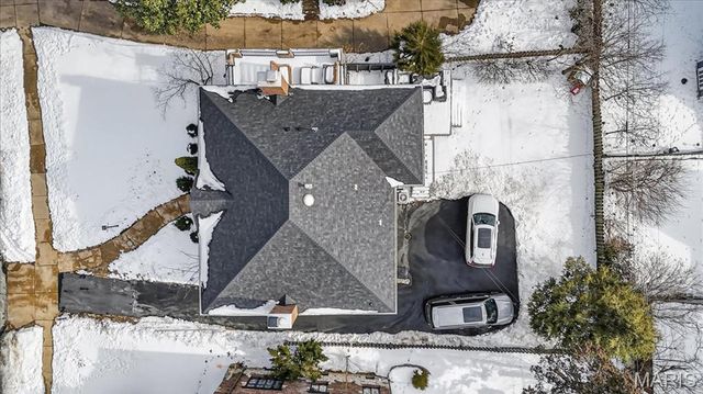 7736 Davis Drive, St Louis, MO 63105