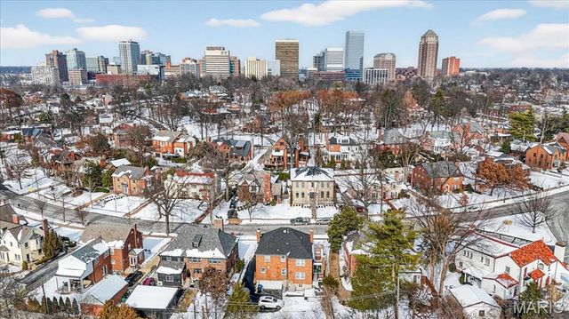 7736 Davis Drive, St Louis, MO 63105