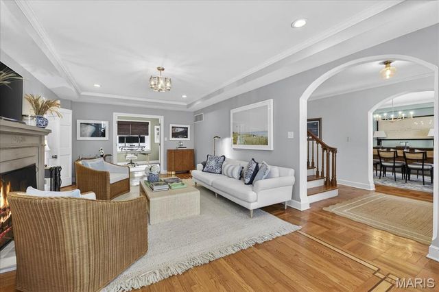 7736 Davis Drive, St Louis, MO 63105