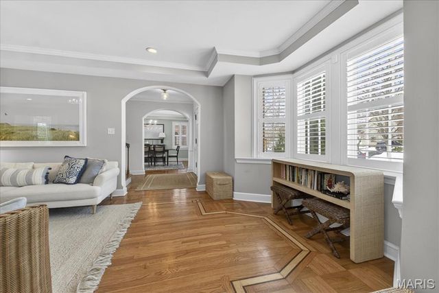 7736 Davis Drive, St Louis, MO 63105