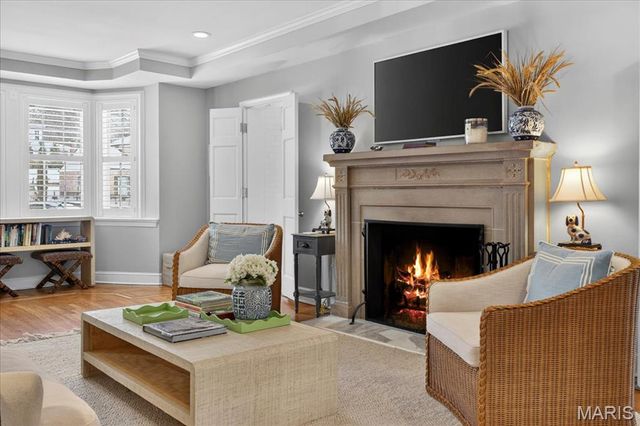 7736 Davis Drive, St Louis, MO 63105