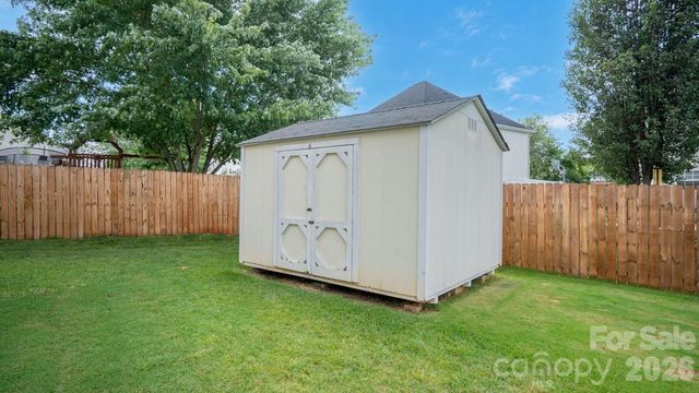 208 Elrosa Road, Mooresville, NC 28115