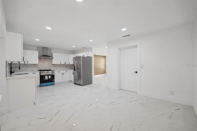 1725 WALKER ROAD, Lakeland, FL 33810