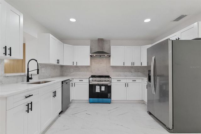 1725 WALKER ROAD, Lakeland, FL 33810