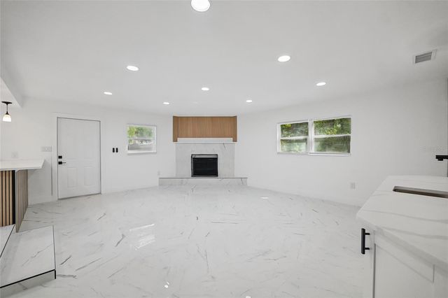 1725 WALKER ROAD, Lakeland, FL 33810