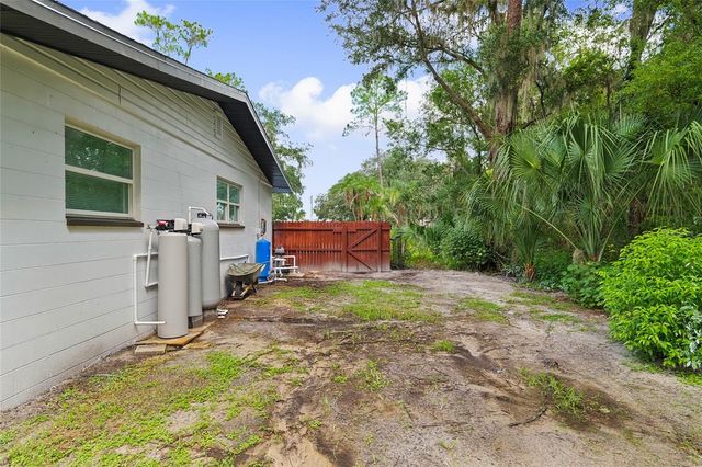 1725 WALKER ROAD, Lakeland, FL 33810