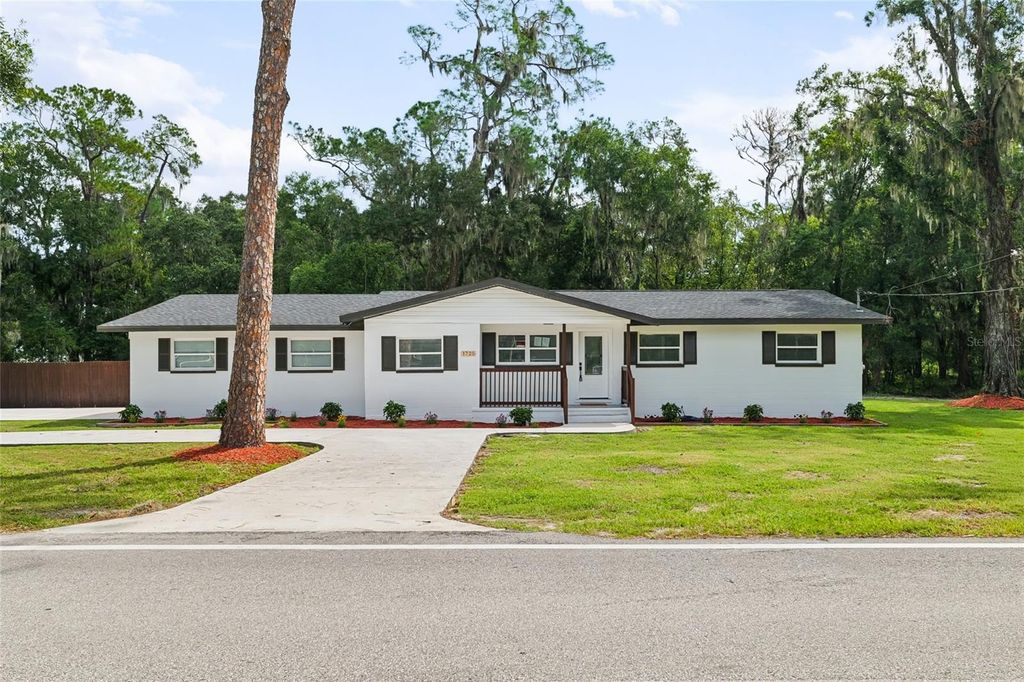 1725 WALKER ROAD, Lakeland, FL 33810