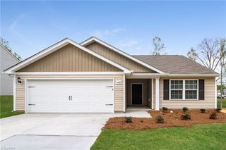 4067 Meredith Woods Lane, Winston-salem, NC 27107