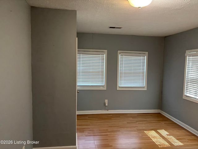 326 Alger Ave, Louisville, KY 40214