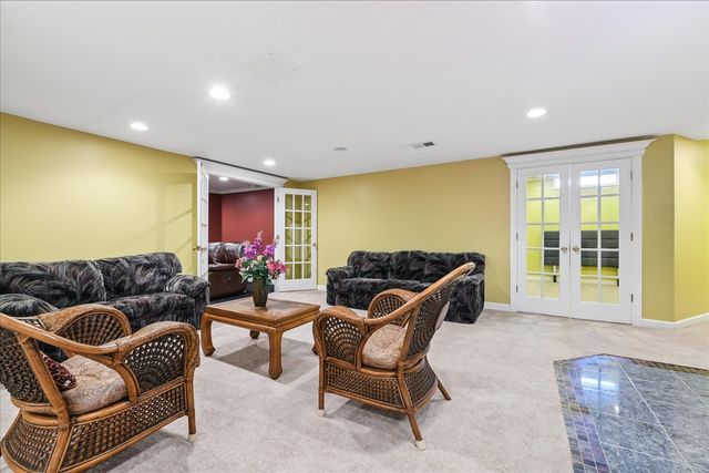 3303 Scottsdale Court, Naperville, IL 60564