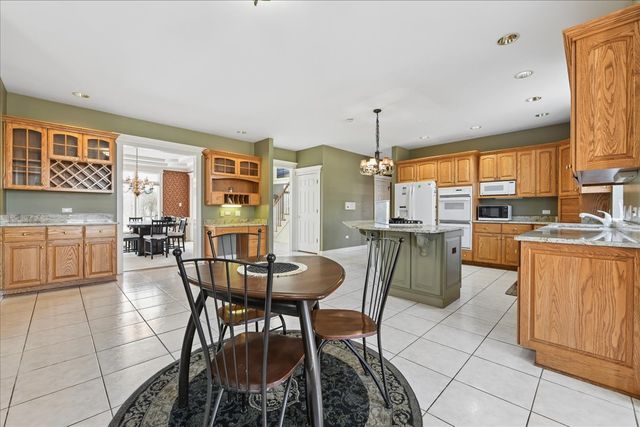 3303 Scottsdale Court, Naperville, IL 60564