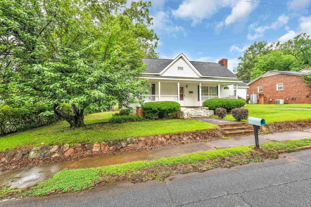 17 Bishop Street, Inman, SC 29349