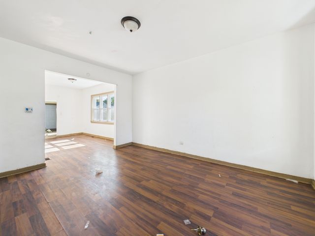 8709 S Escanaba Avenue, Chicago, IL 60617