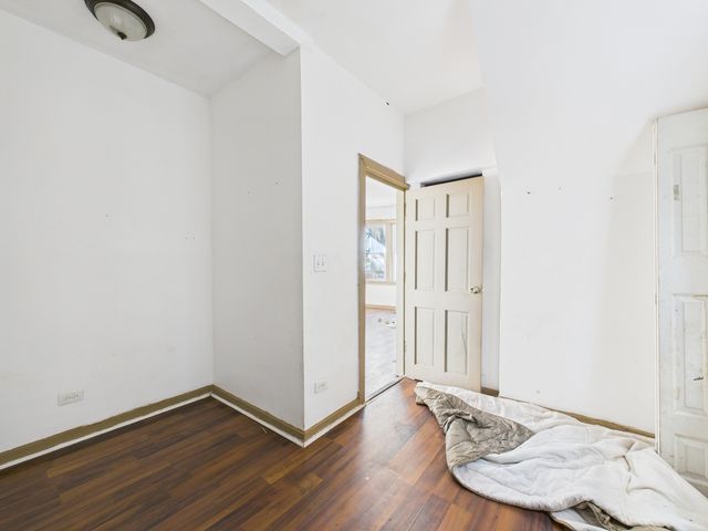 8709 S Escanaba Avenue, Chicago, IL 60617