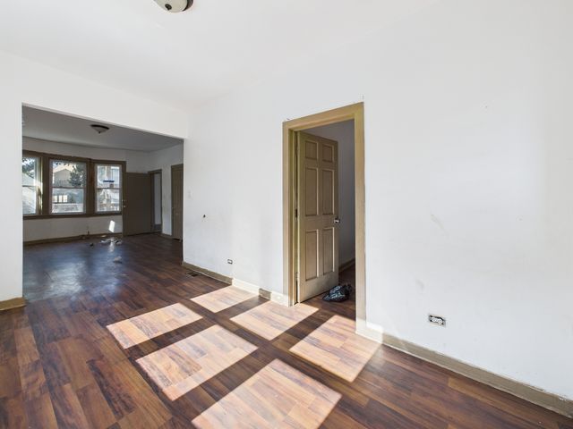 8709 S Escanaba Avenue, Chicago, IL 60617