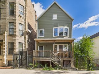 8709 S Escanaba Avenue, Chicago, IL 60617