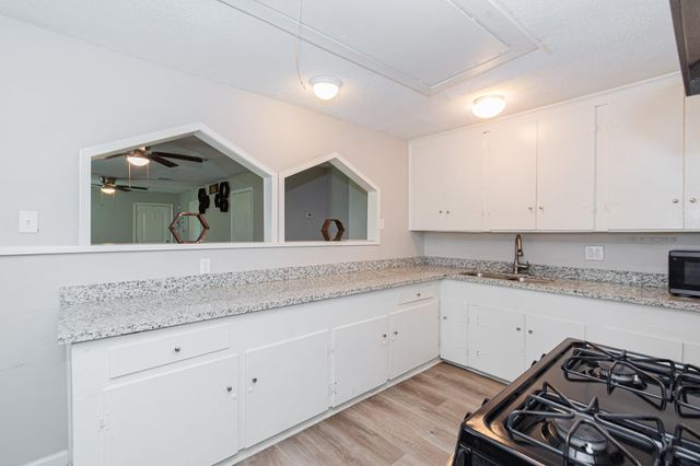 402 W Camp Street, Brazoria, TX 77422