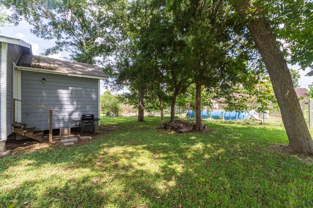 402 W Camp Street, Brazoria, TX 77422