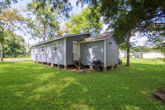 402 W Camp Street, Brazoria, TX 77422