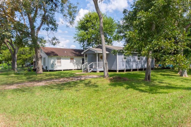 402 W Camp Street, Brazoria, TX 77422