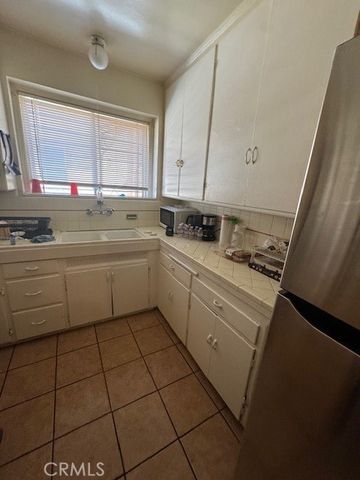 1200 N Kenmore, Los Angeles, CA 90029