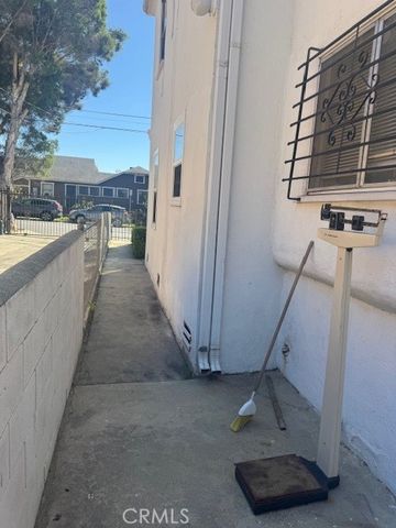 1200 N Kenmore, Los Angeles, CA 90029