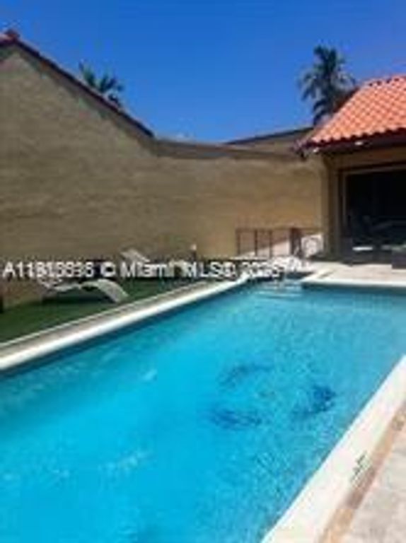 20305 NE 10th Ct, Miami, FL 33179