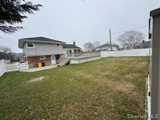 25 Alma Lane, Plainview, NY 11803