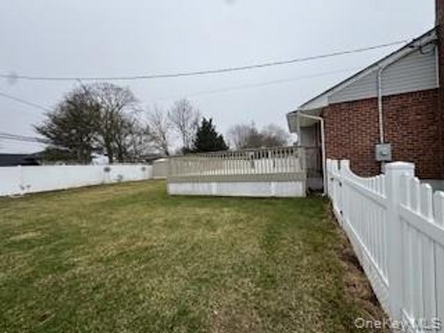 25 Alma Lane, Plainview, NY 11803