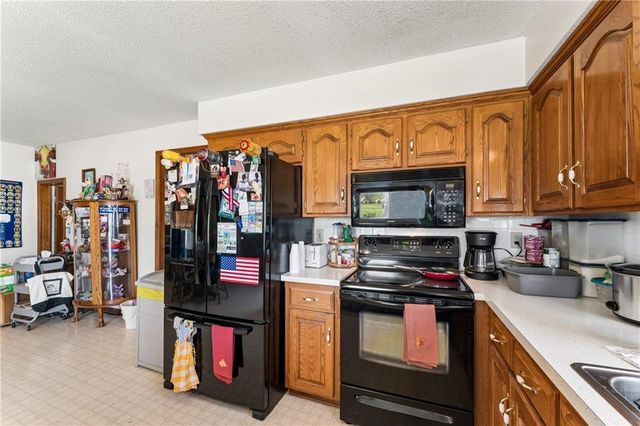 10290 W 271st Street, Louisburg, KS 66053