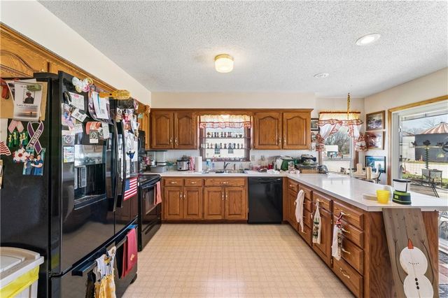 10290 W 271st Street, Louisburg, KS 66053