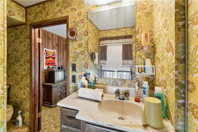 10290 W 271st Street, Louisburg, KS 66053