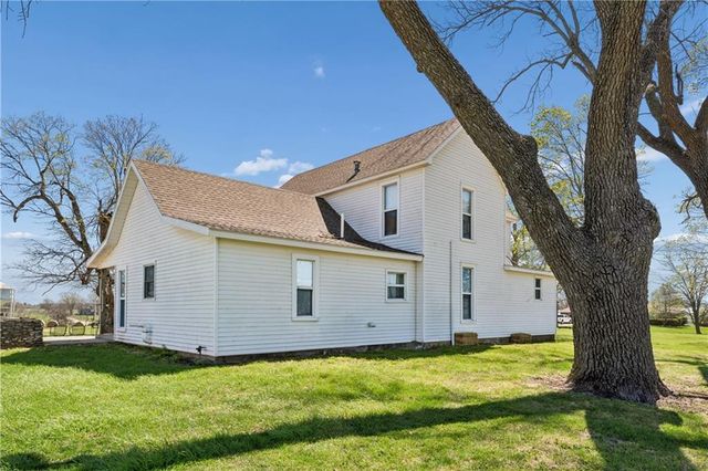 10290 W 271st Street, Louisburg, KS 66053