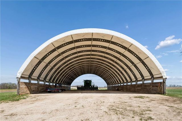 10290 W 271st Street, Louisburg, KS 66053