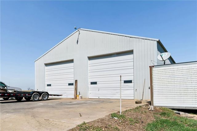 10290 W 271st Street, Louisburg, KS 66053
