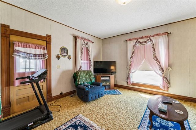 10290 W 271st Street, Louisburg, KS 66053