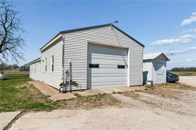 10290 W 271st Street, Louisburg, KS 66053
